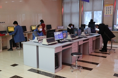 復產復工進行時丨重慶33個辦稅服務廳全面恢復線下服務，信息咨詢為助企“加速”